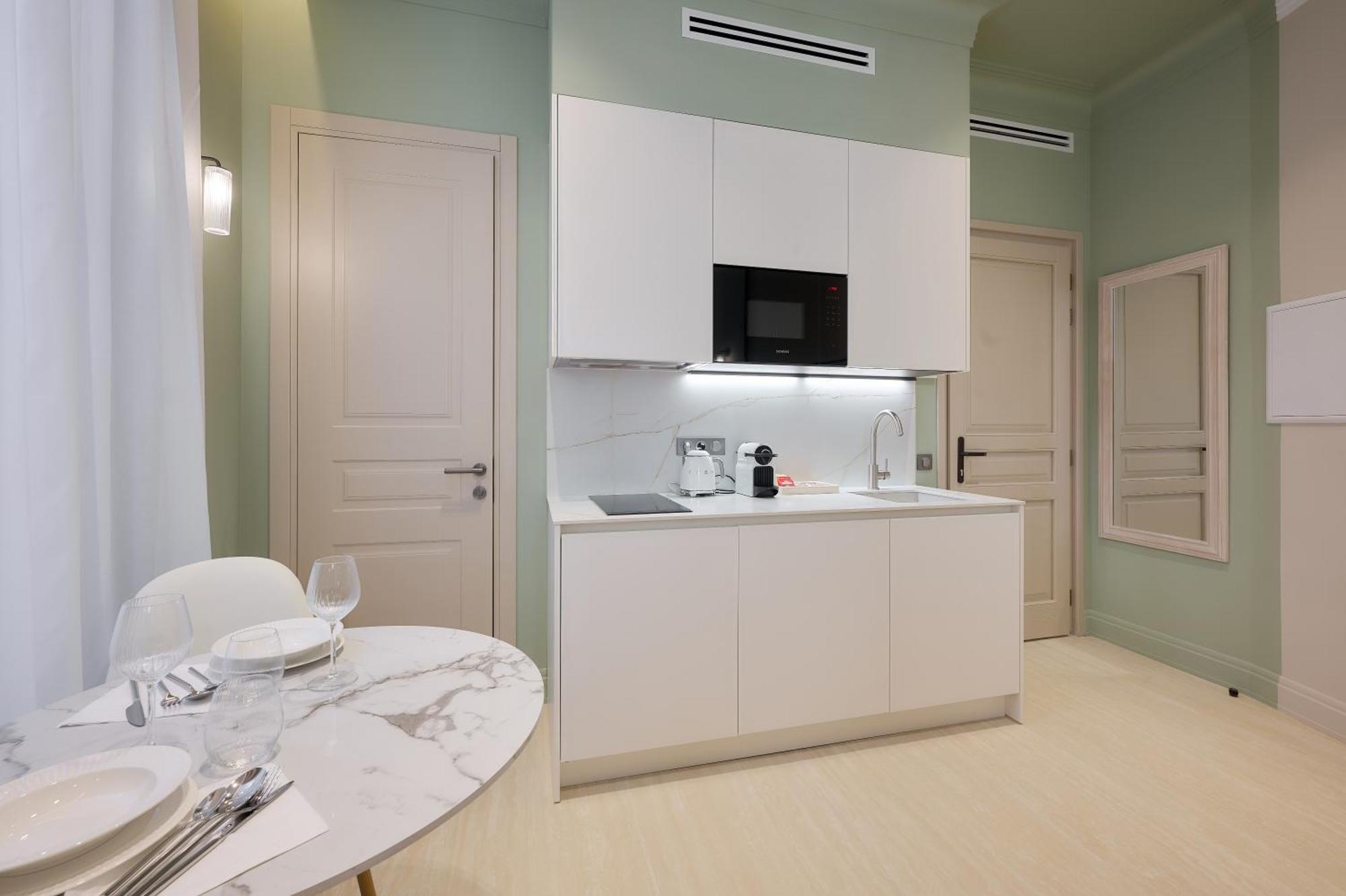 9 Alberti Centre Aparthotel