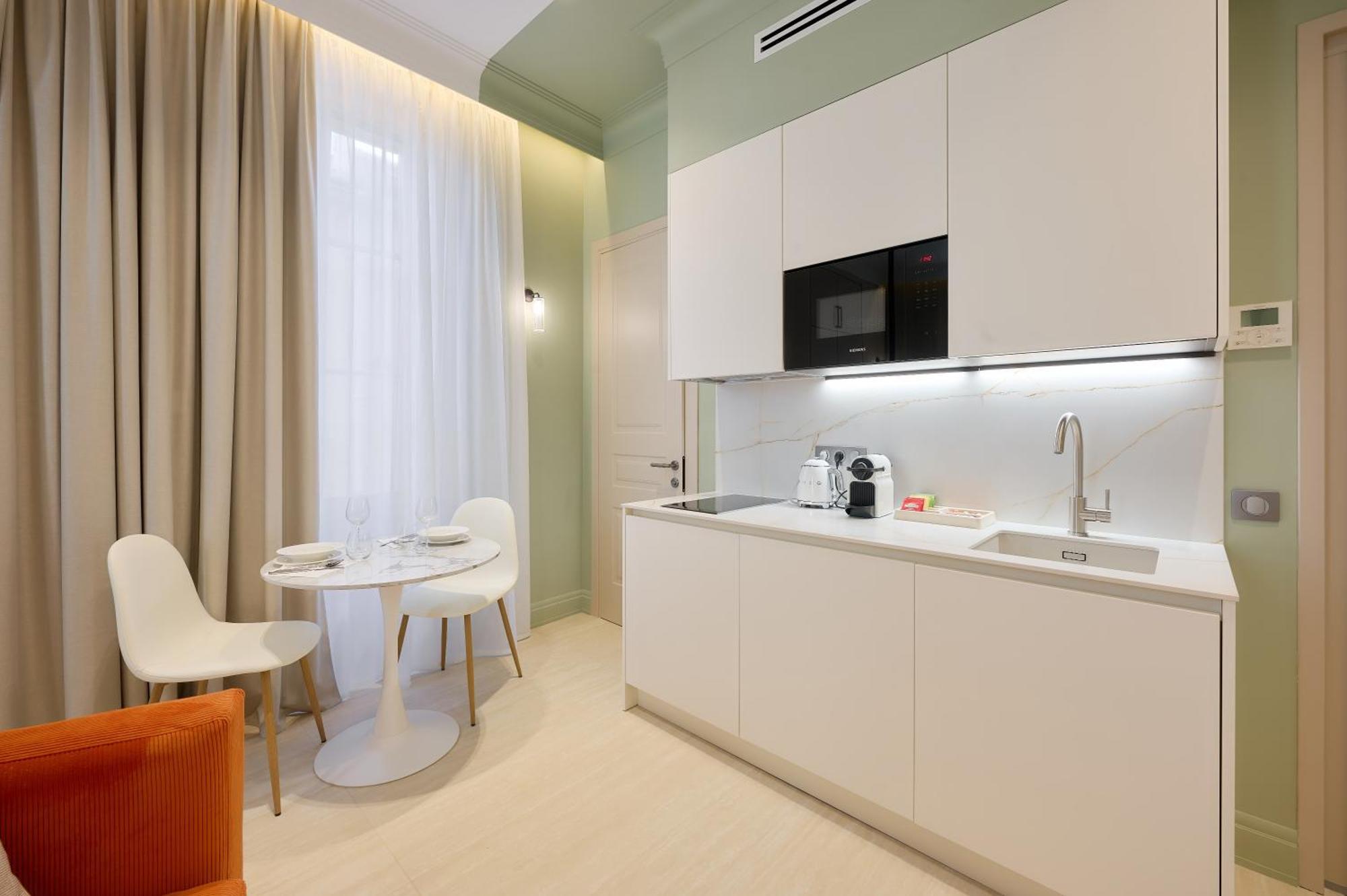 9 Alberti Centre Nizza