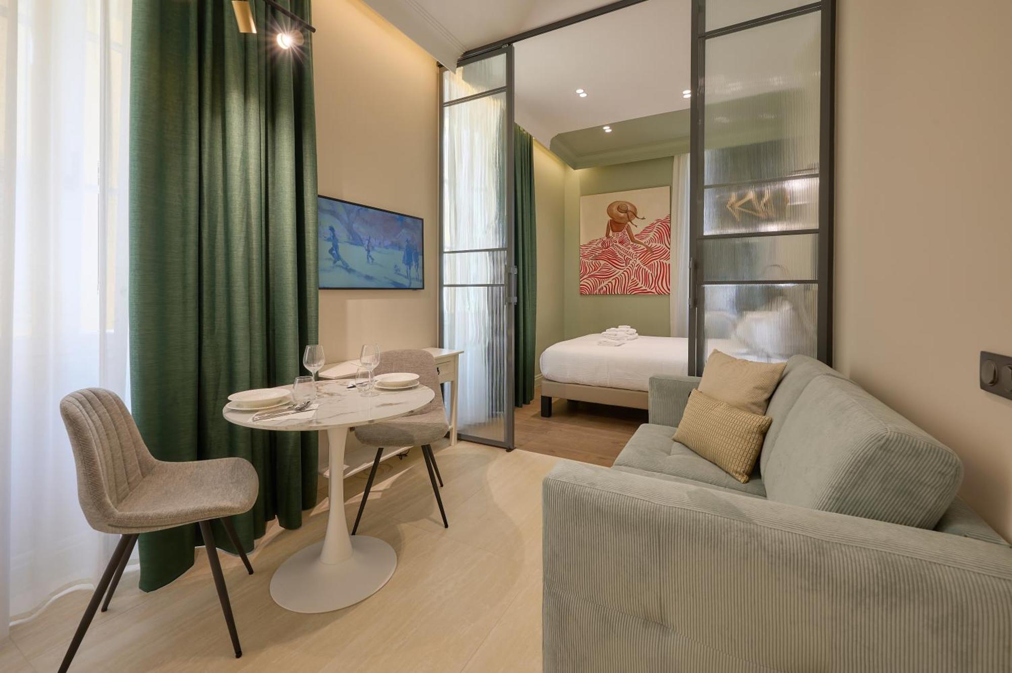 9 Alberti Centre *